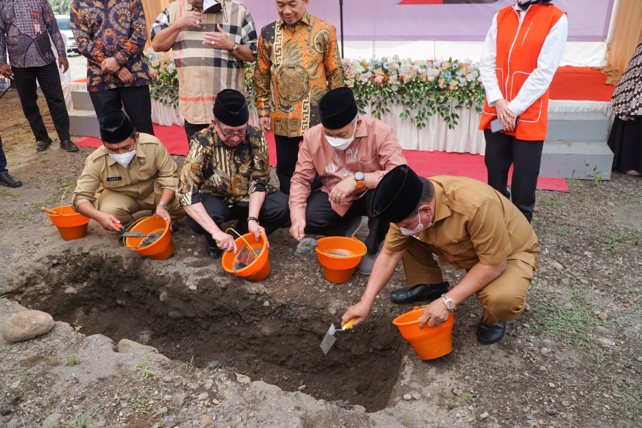Bupati Sukiman Azmy Letakkan Batu Pertama Pembangunan Rumah Sakit Ibu dan Anak Permata Hati 