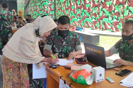 Penerima BTPKLWN Capai 75 Persen, Dandim 1615/Lotim Bagi Hingga Habis