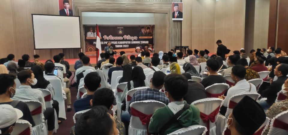 Bupati Serahkan SK Patugas PMKS dan PSKS