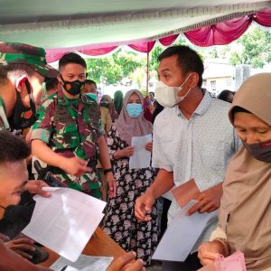 Kodim 1615/Lotim Salurkan BTPKLWN Bagi Warga