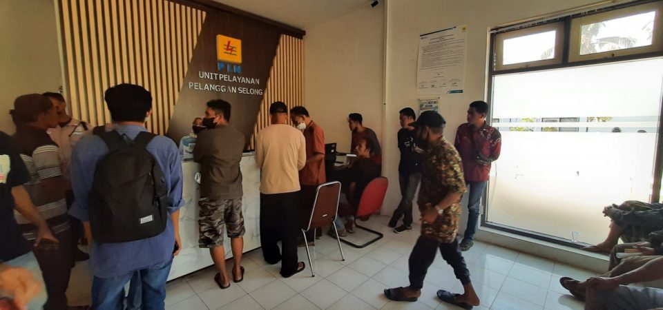 Protes Pengalihan Daya Otomatis 450 VA ke 1300 VA, Warga Datangi Kantor PLN
