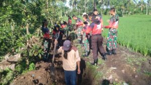 Taruna Latsitarda Nusantara XLII Hiu Bantu Warga Buka Jalan Baru