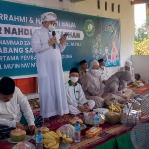 Ketua Umum PBNW Letakkan Batu Pertama Pembangunan Gedung MTs NW Montong Tangi