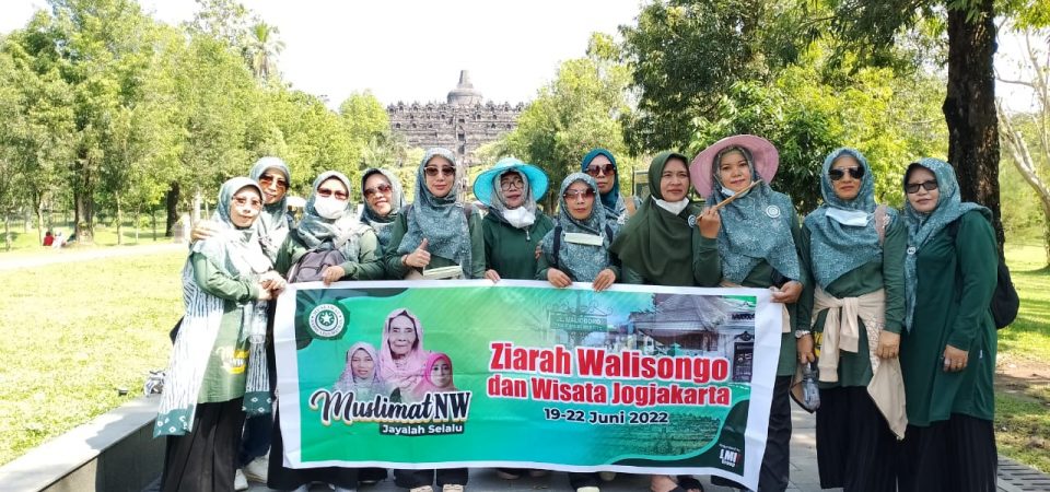 Dalami Sejarah Penyebar Islam, Pimpus Muslimat NW Tour Ziarah Makam Wali