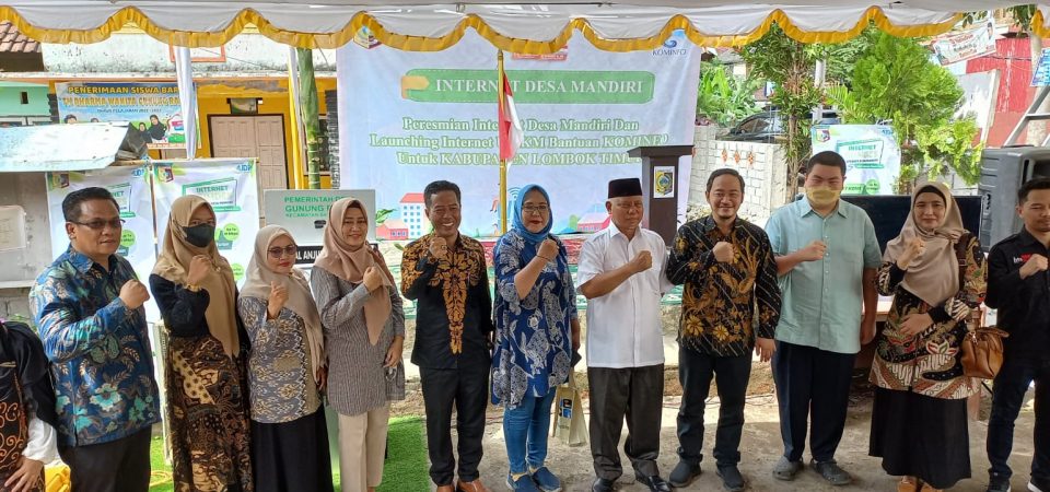Bupati Hadiri Penyerahan Bantuan Akses Internet Desa Mandiri