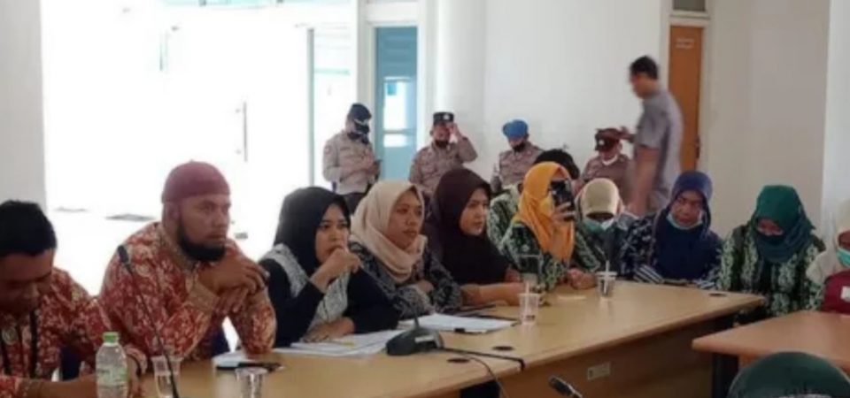 Adukan Nasib, Puluhan Nakes Datangi DPRD Loteng