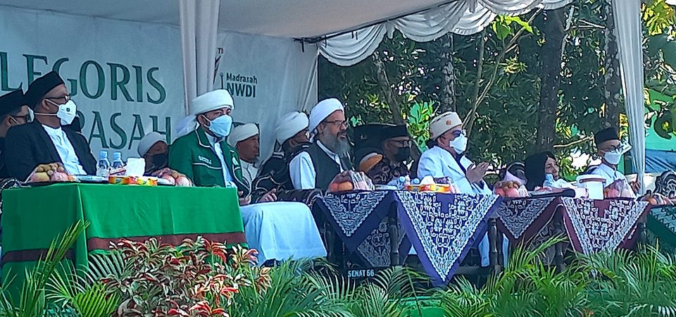 Ribuan Kontingen Banjiri Pawai Alegoris Hultah Ke 87 Madrasah NWDI di Anjani