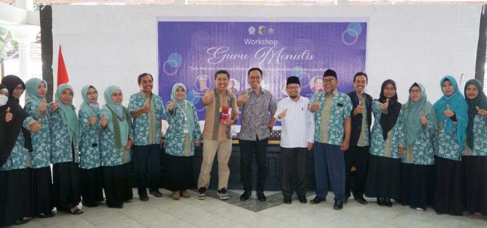 Sekda Buka Workshop Guru Menulis 2022