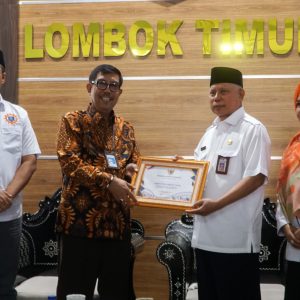 Lotim Kembali Terima Plakat WTP