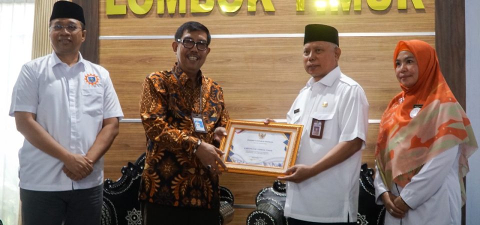 Lotim Kembali Terima Plakat WTP