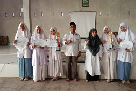 Santri MA Mu’allimat NW Anjani Juara I Lomba Kaligrafi Antar Ponpes Se Lombok Timur