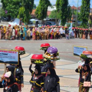 Pimpus Muslimat NW Gelar Karnaval Budaya Sambut Hari Pahlawan