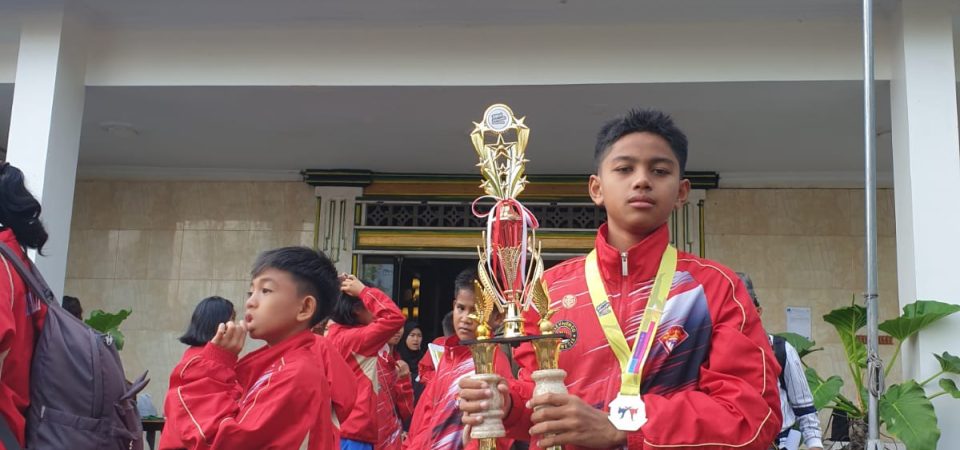Santri MTs. Mu’allimin NW Anjani Juara II Taekwondo Tingkat Nasional