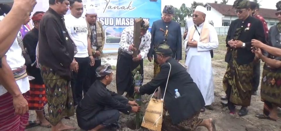 Bupati Lotim Lakukan Peletakan Batu Pertama Pembangunan RSU Masbagik