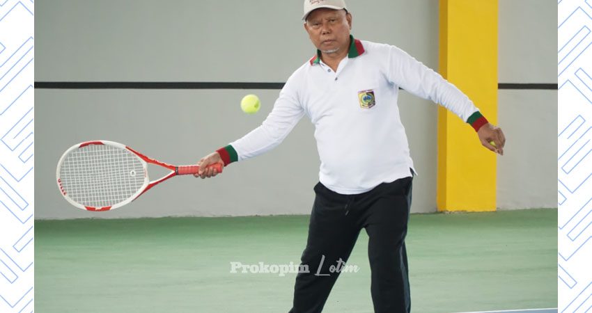 <strong>Bupati Resmikan Lapangan Tenis Indoor</strong>