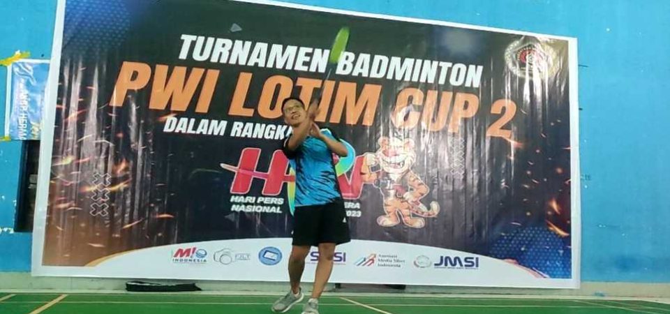 Sekda Lotim Buka Turnamen Badminton PWI Lotim Cup 2