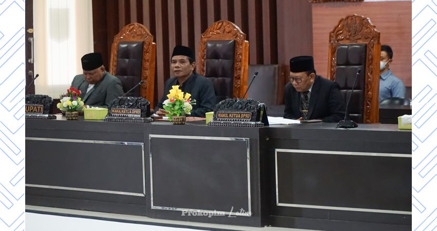 Bupati Lombok Timur Sampaikan Pengantar LKPJ 2022