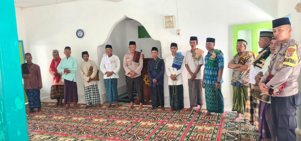 Kapolsek dan Bhabinkamtibmas Alas Imbau Warga Jaga Kamtibmas