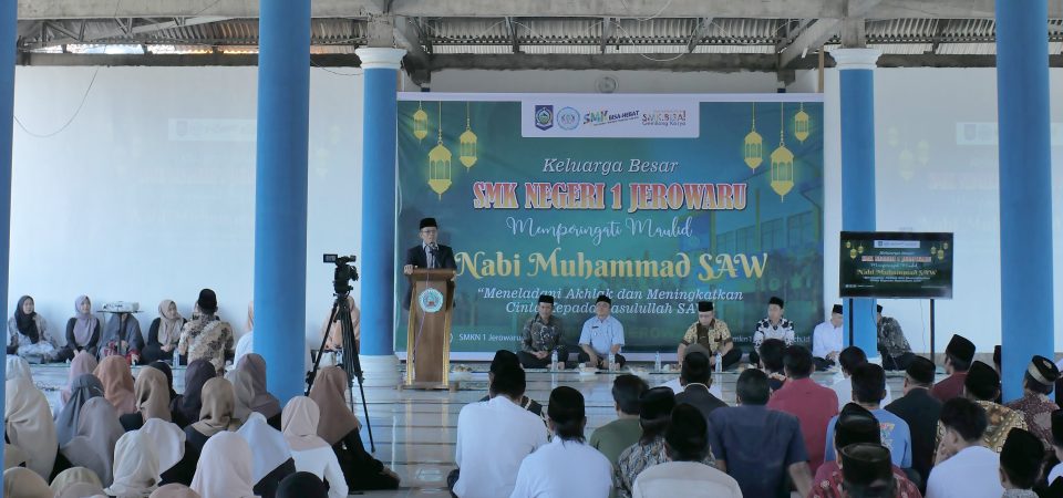 Hadiri Maulid di SMK N 1 Jerowaru, Pj Bupati Taofik Kagumi Perubahan Pesat