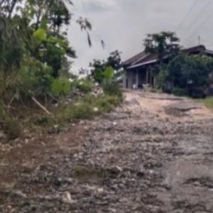 200 Km Jalan Kabupaten Lombok Tengah Masih Rusak
