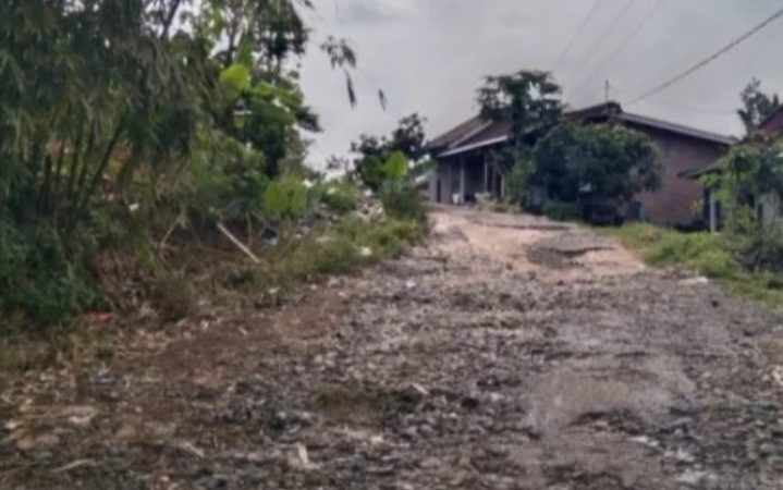 200 Km Jalan Kabupaten Lombok Tengah Masih Rusak