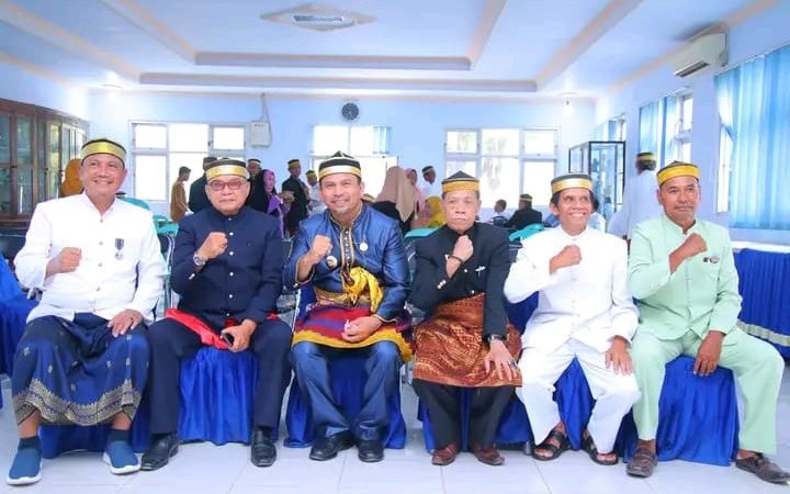 Bupati Dompu H.Kader Jaelani Kukuhkan Majelis Adat Dompu