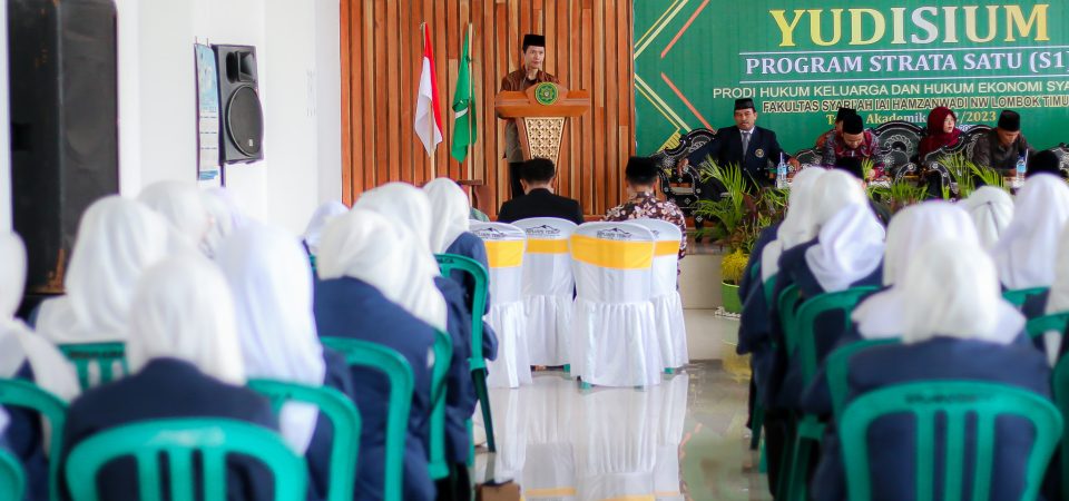 Dekan Fakultas Syariah IAIH NW Lotim Yudisium 74 Mahasiswa