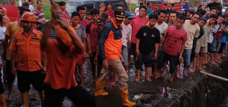 Banjir Luapan Jebol Pembatas, Rendam Rumah Warga