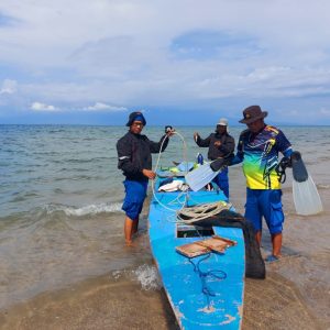 Pelaku Ilegal Fishing Melarikan Diri, Satpolairud Polres Sumbawa Amankan Sebuah Perahu