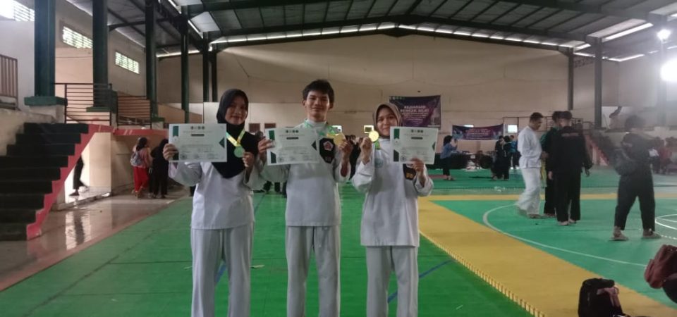Tiga Siswa SMKN 1 Jerowaru Berhasil Meraih Medali pada Open Turnamen Pencak Silat BEM UNW Mataram Cup 2023