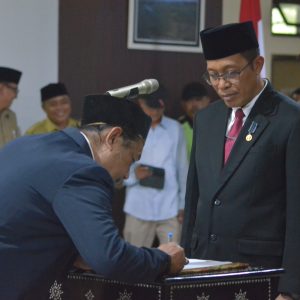 Pj. Bupati Juaini Taofik Lantik 90 Pj. Kades di Lombok Timur