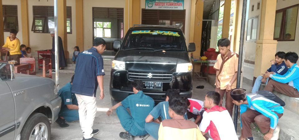 Perkenalkan Industri Otomotif, SMK al Mujahidin NW Kumbung Gandeng Dealer Suzuki