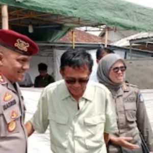Bupati Loteng Didampingi Sekda Pantau Sejumlah TPS