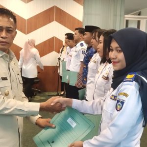 Bupati Lantik dan Serahkan 7 ASN Jebolan STTD