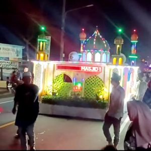 Meriah Malam Takbiran di Desa Anjani, Warga Tumpah di Jalanan