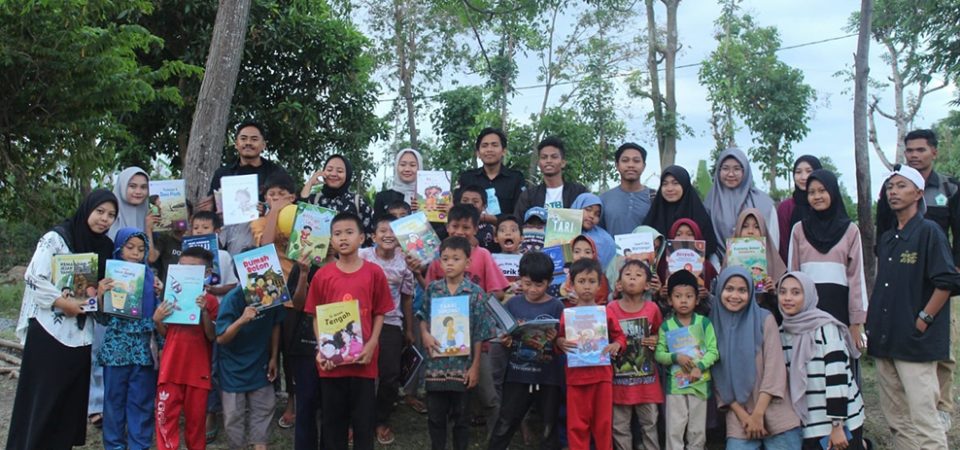 Giat Literasi, Sahabat Buku Nusantara Hibahkan Puluhan Buku