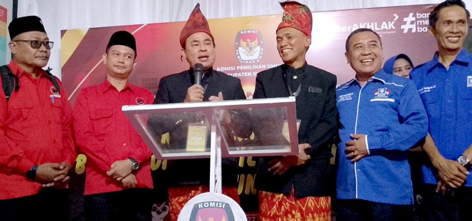 Lautan Manusia Iringi Rafiq-Sahril Daftar ke KPU