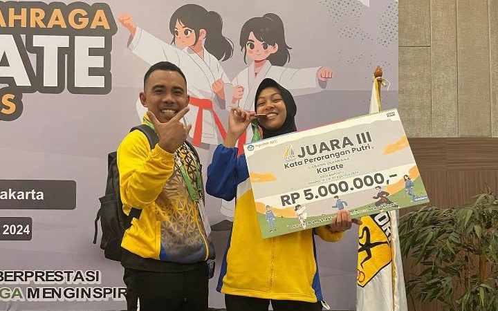 Titania, Atlet Cantik Asal Masbagik Raih Perunggu pada Kompetisi Karate Nasional