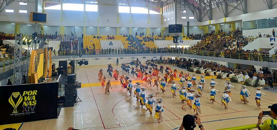 Tarian Kolosal Geopark Meratus Meriahkan Pembukaan Porwanas XIV Kalsel 2024