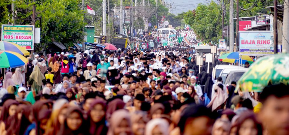 Lautan Manusia Banjiri Anjani Ikuti Pawai Ta’aruf Hultah ke – 89 Madrasah NWDI