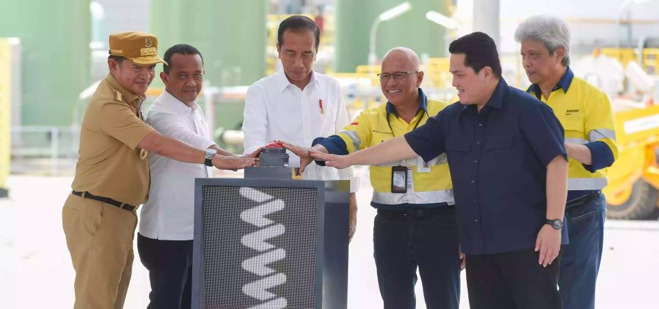 Pj Gubernur NTB Dampingi Presiden Jokowi Resmikan Smelter PT. AMNT