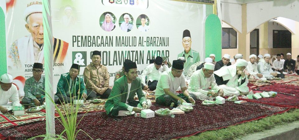 Sambut Hari Pahlawan 2024, Ribuan NW Loteng Hidmat Baca Barzanji bersama Pjs. Bupati