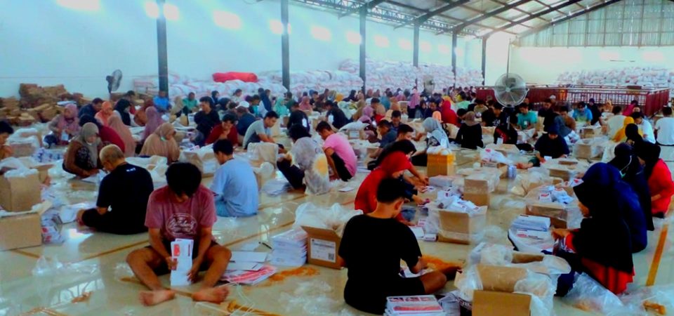KPU Lotim Pekerjakan 200 Orang Tuntaskan Lipat Surat Suara