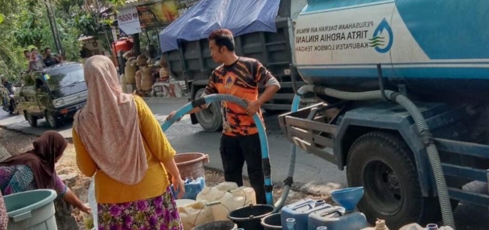 Kemarau Melanda, Pemkab Loteng Salurkan 500 Tangki Air PDAM
