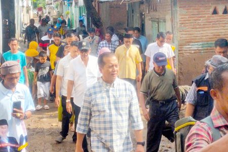 Gubernur NTB Terpilih Serahkan Bantuan untuk Korban Banjir Kota Bima