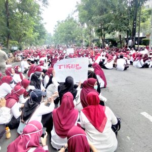 Tuntut Diangkat Menjadi PPPK, Ribuan Honorer Daerah Lombok Timur Ancam Mogok Kerja