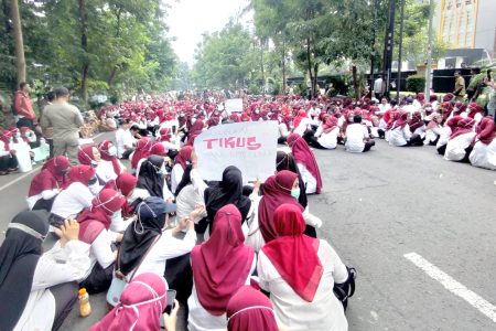 Tuntut Diangkat Menjadi PPPK, Ribuan Honorer Daerah Lombok Timur Ancam Mogok Kerja