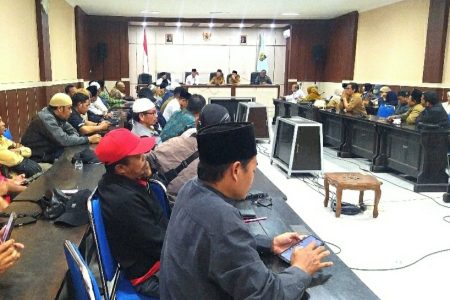 DPRD Loteng Respon Keluh Kesah Ratusan Guru PAI