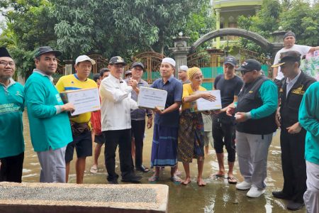 Baznas dan Pemda Lobar Serahkan  Bantuan kepada Warga Terdampak Banjir