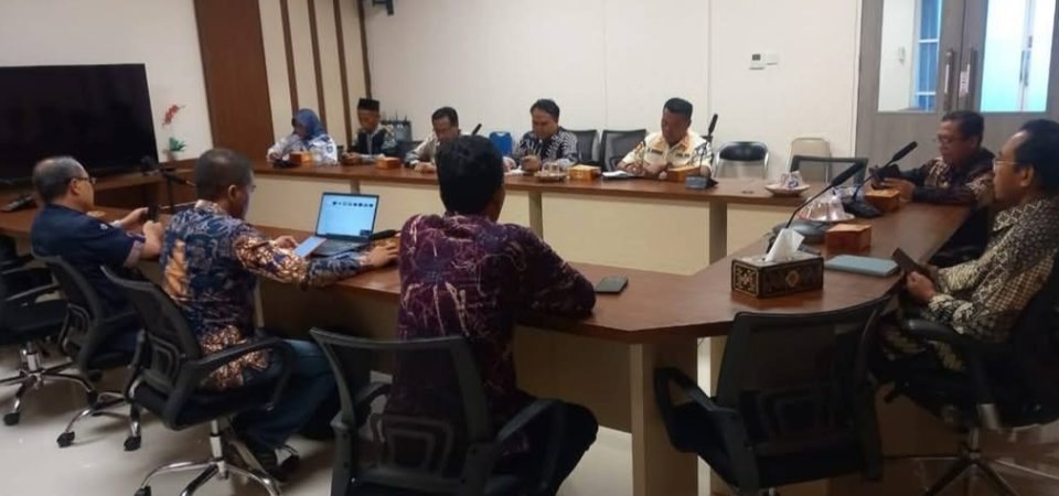 Pemkab Loteng Siapkan Langkah Penanganan Sampah Pasca Bau Nyale